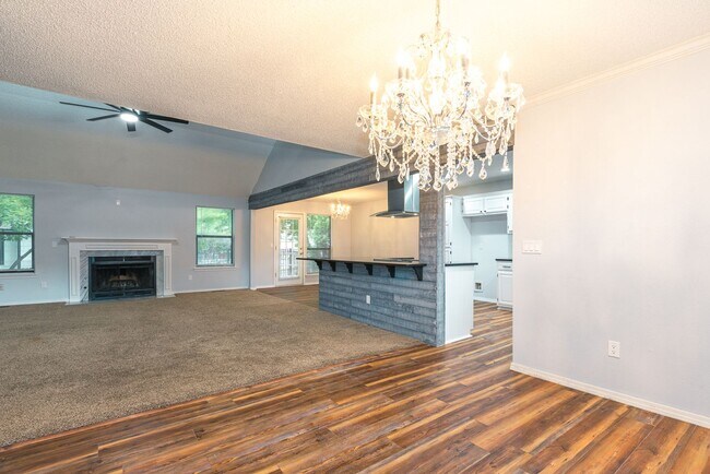 Building Photo - Newly Renovated 4 Bed / 3.5 Bath in Tulsa ...