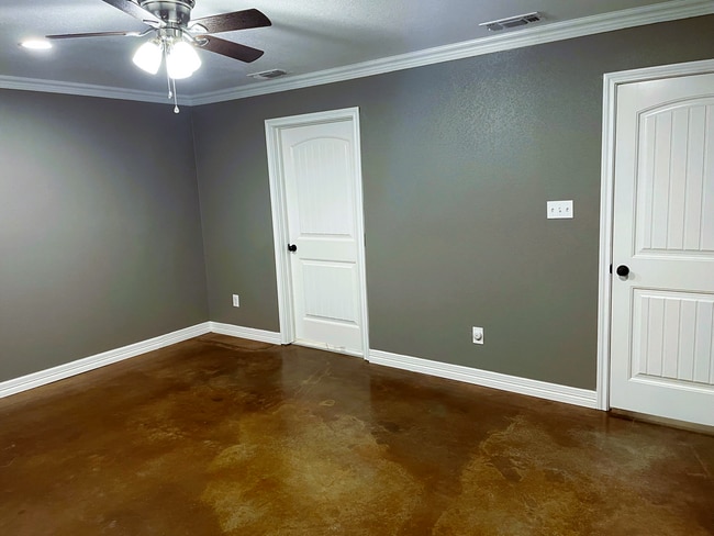 Building Photo - 713 Overlook Dr