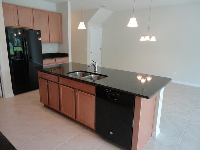 Building Photo - 3/2.5 Town Home in Winter Park! Priced to ...