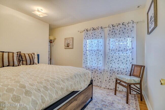 Building Photo - 26 Heck Ave