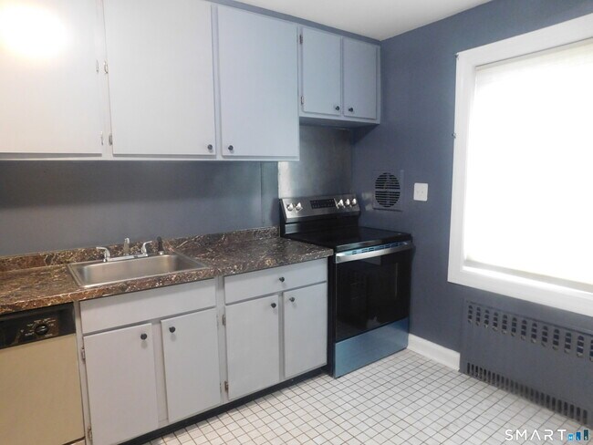 Building Photo - 45 Oakview Cir