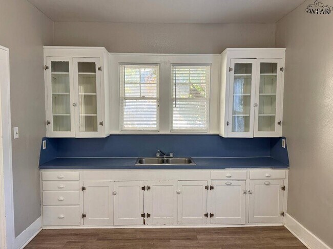 Building Photo - 1916 7th St