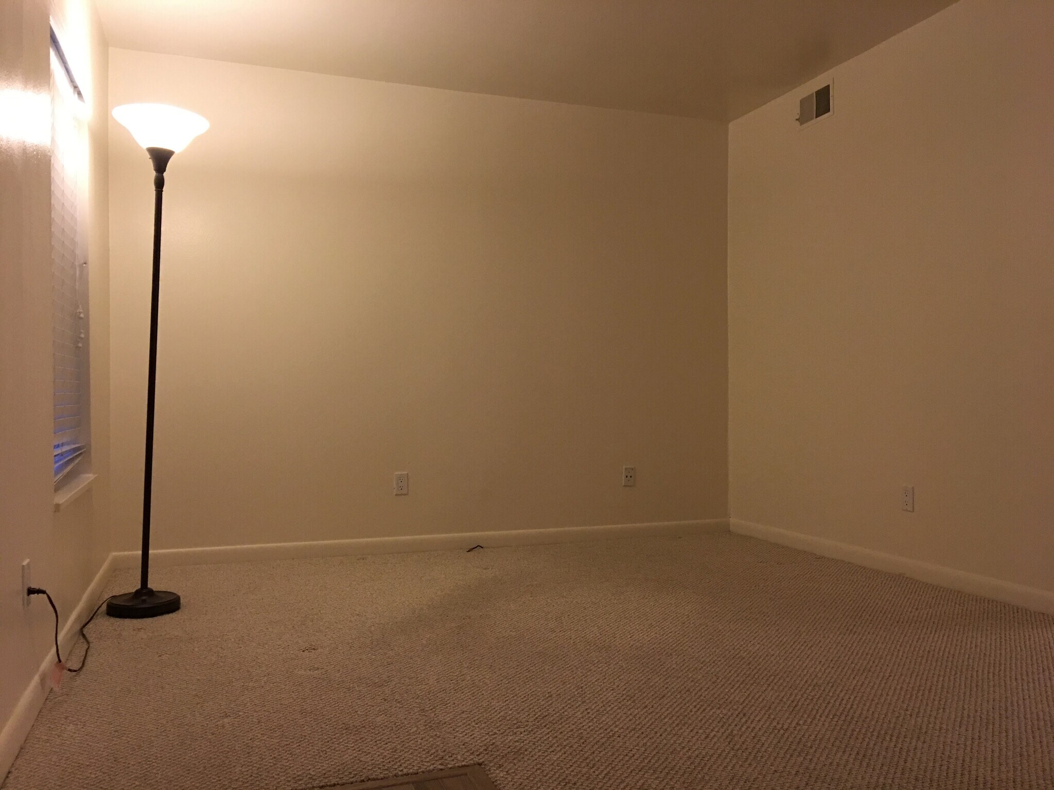 Building Photo - 1111 Maxwell Ave #123