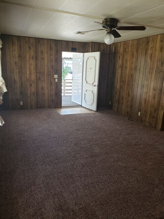 Building Photo - PRIVACY!!!  2 Bed 2 bath mobile home on ac...