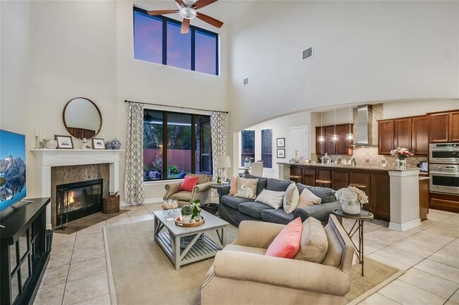 Building Photo - 223 Lake Como Dr