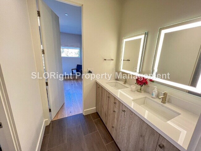 Building Photo - AVAILABLE SEPTEMBER- Fully Furnished Modern Home in San Luis Obispo - 4 Bedroom / 3 Bathroom