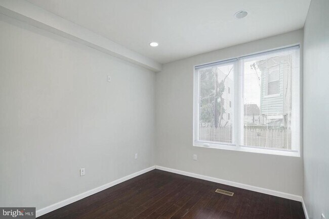 Building Photo - 2408 W Thompson St