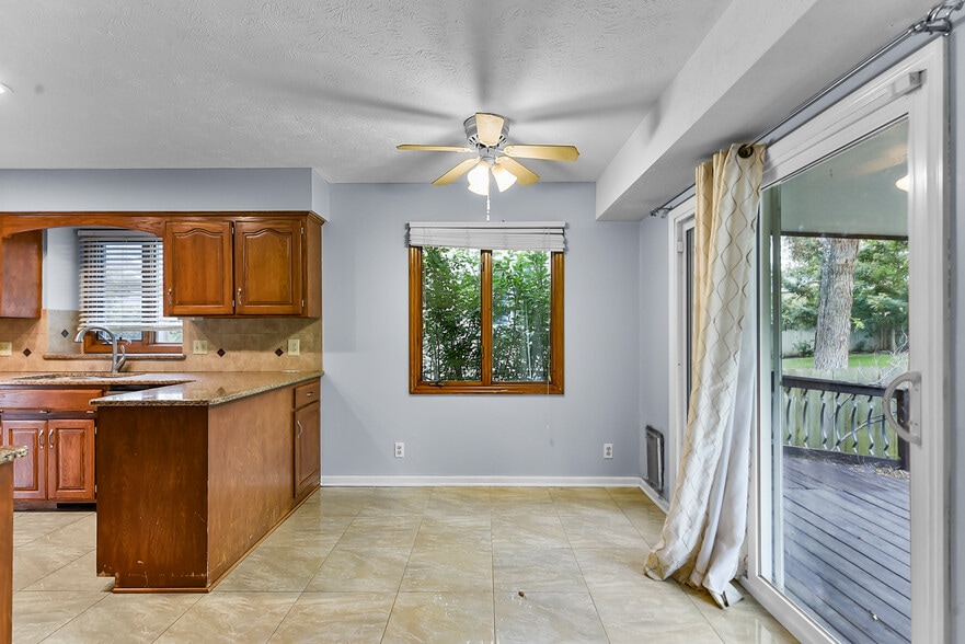 Building Photo - 5016 S 164th St