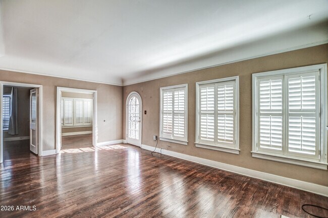 Building Photo - 384 E Windsor Ave