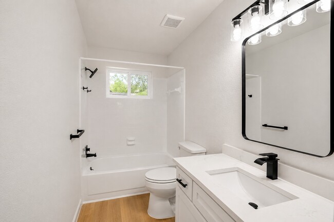 Building Photo - 12703 Redfern Dr