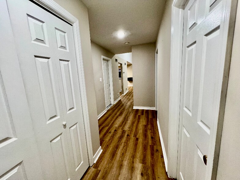 Building Photo - 24 Pennridge Ave