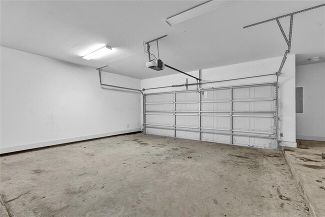 Building Photo - 4631 Regent Manor Dr