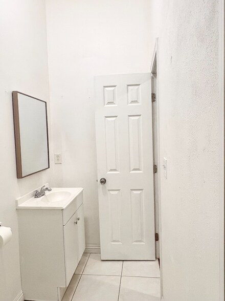 Building Photo - 2177 W Crestwood Ln