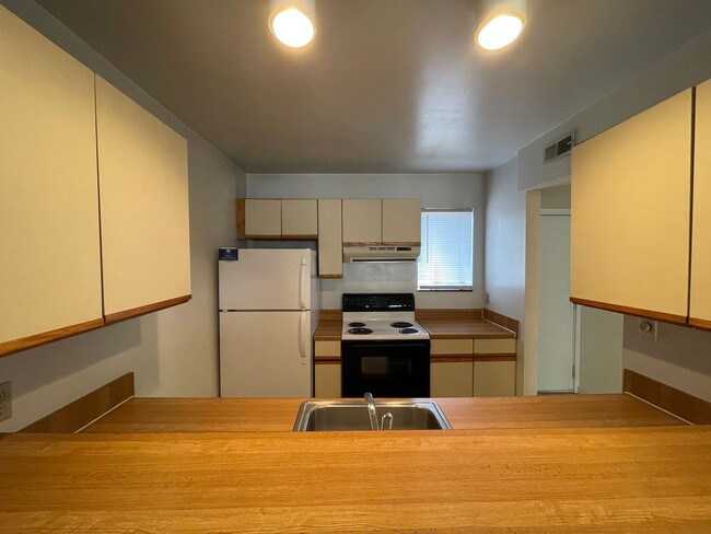 Building Photo - 1 Bedroom Apartment on Linden Ave