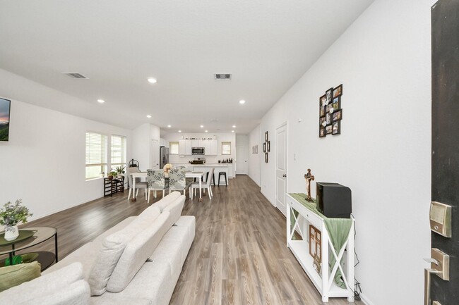 Building Photo - 5418 Rabbit Crk Ln