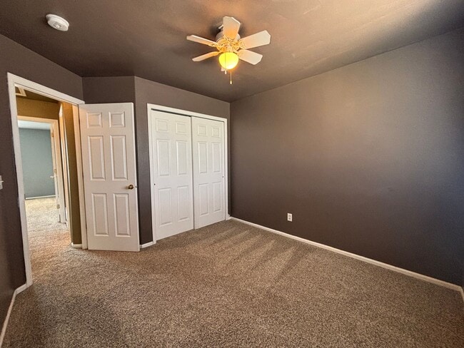 Building Photo - 3 bed, 2 1/2 bath single family home avail...