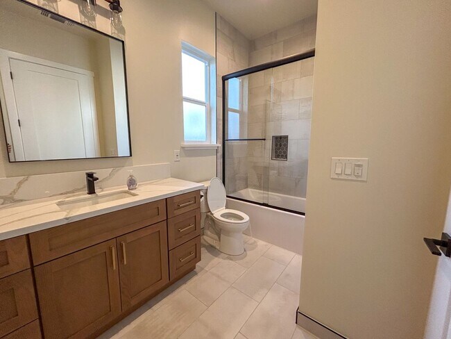 Building Photo - NEWLY BUILT HOME 4 Bed 2.5 Bathroom House in Paradise! Electricity and Solar Included!