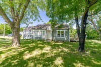 Building Photo - Fully Updated South Fay Home Near I-49! MU...