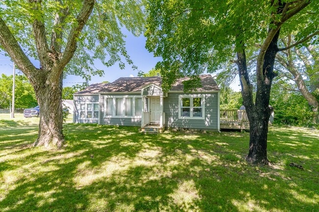 Primary Photo - Fully Updated South Fay Home Near I-49! MU...