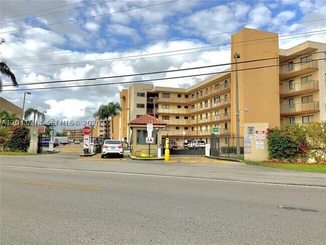 Building Photo - 9915 W Okeechobee Rd