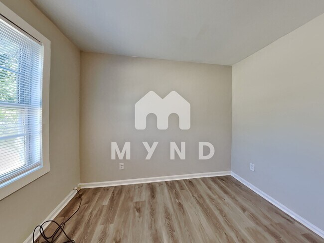 Building Photo - 1600 Poole Rd Unit A