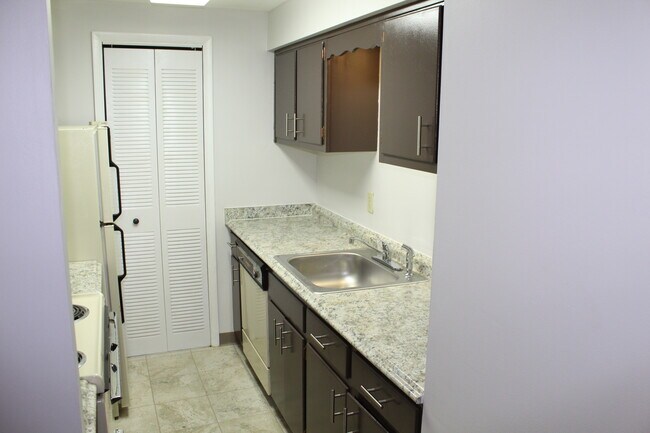 Building Photo - 200 Highland Ave