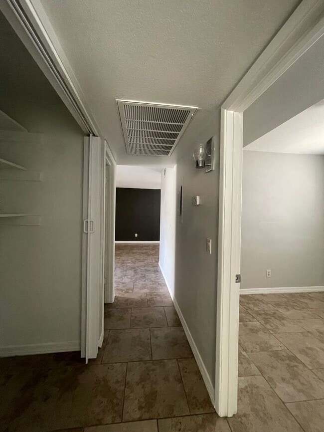 Building Photo - ONE MONTH RENT FREE!! ADORABLE 2BDRM 2BATH RECENTLY REMODELED MESA APARTMENT!