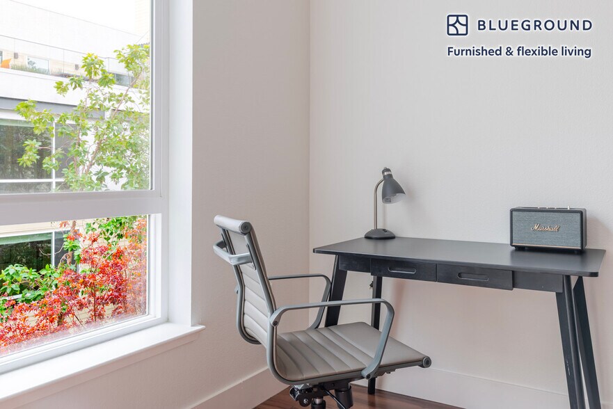 Building Photo - 388 E Evelyn Ave