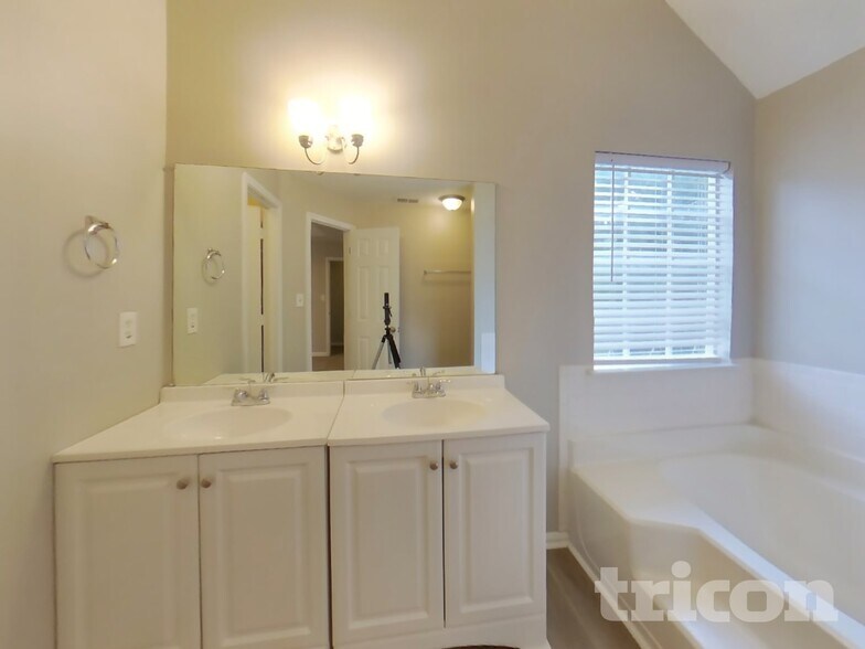 Building Photo - 6438 Rebecca Way