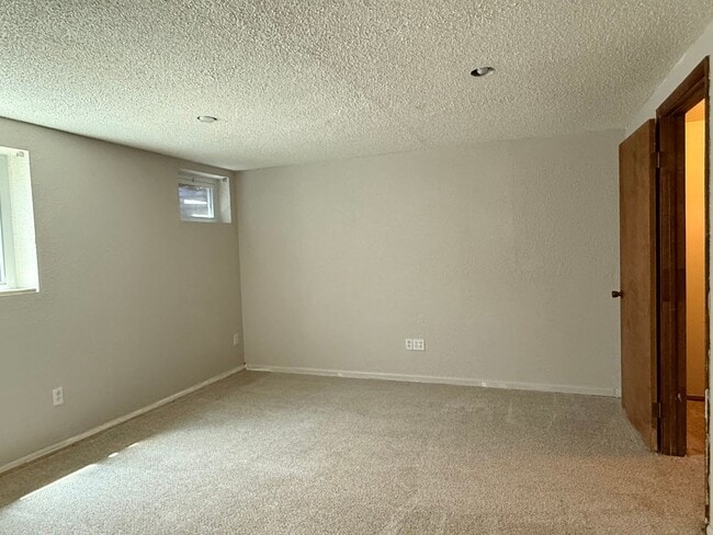 Building Photo - Spacious Home in the Heart of Aurora with ...