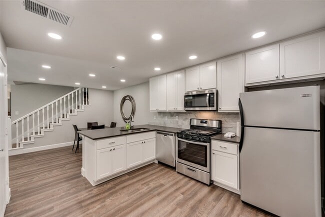 Building Photo - 3011 Modella Ave
