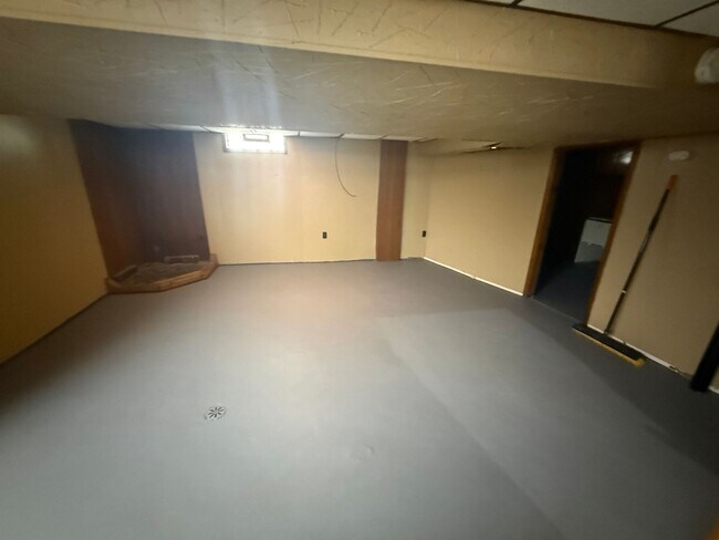 Building Photo - 3 Bedroom Bungalow in Eastpointe, MI - Sec. 8 OK