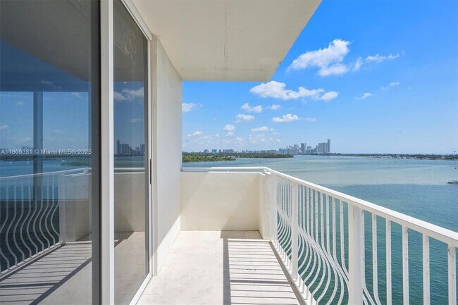 Building Photo - 10350 W Bay Harbor Dr