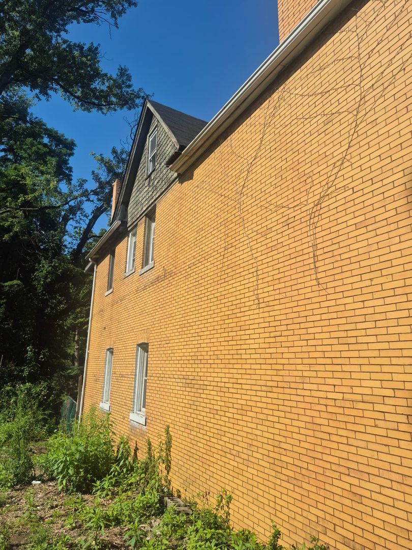 Building Photo - 1400 Hill Ave