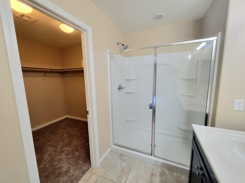 Master Bath and Walk In Closet - 3940 Zodiacal Light St