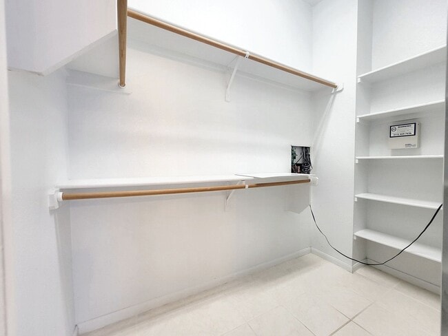 Building Photo - 1617 Sunterro-