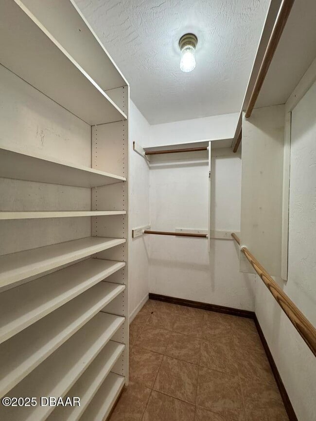 Building Photo - 653 Pelican Bay Dr