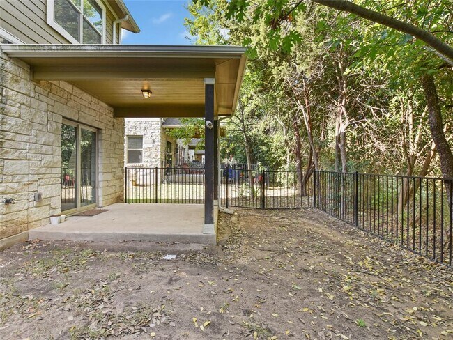 Building Photo - 516 E Slaughter Ln