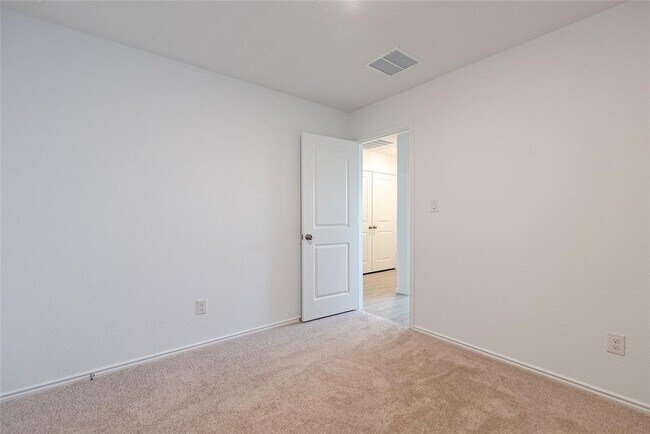 Building Photo - 240 Sambre St