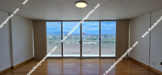 Building Photo - Charming 3 Bedroom, 2 Bathroom, 1500 Sq Ft Apartment with amazing balcony views of Albuquerque an...