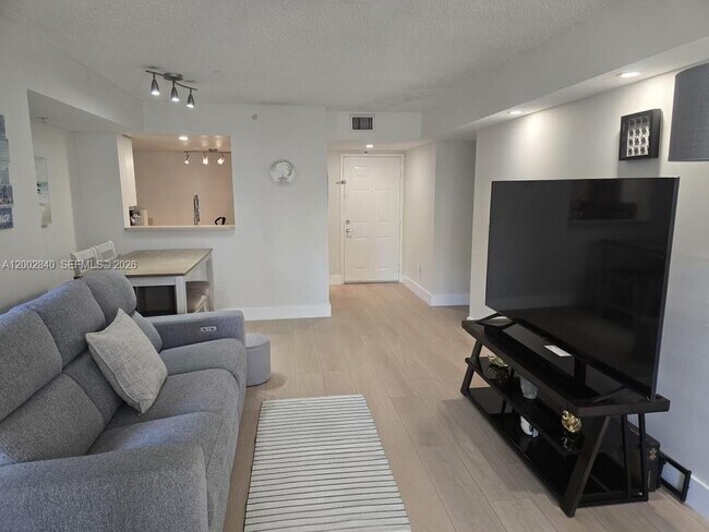 Building Photo - 520 SE 5 Ave