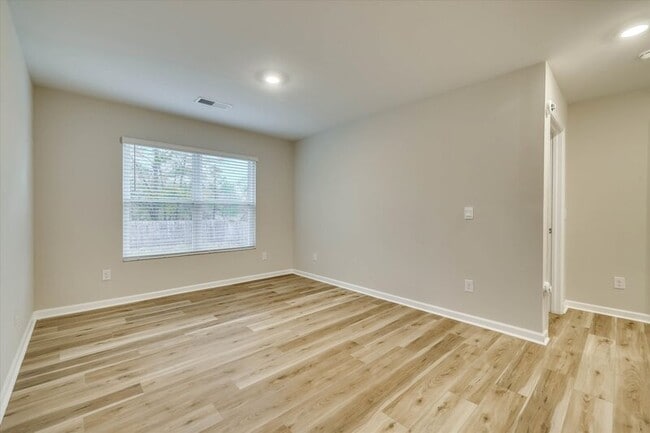 Building Photo - 6099 Whitewater Dr