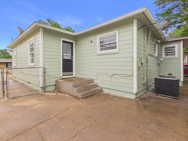Building Photo - 4308 S Jackson St