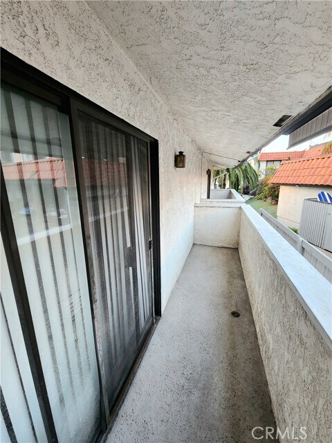 Building Photo - 418 Avenida Santa Barbara