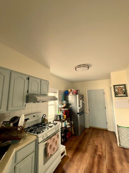 Building Photo - 2958 S Throop St