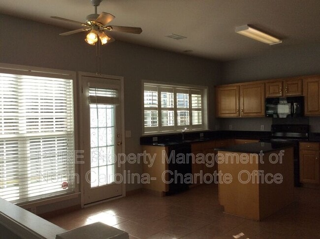 Building Photo - 7713 Noland Woods Dr
