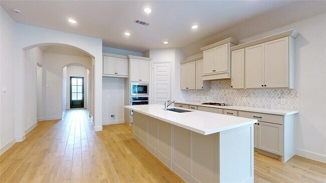 Building Photo - 624 Sand Branch Dr