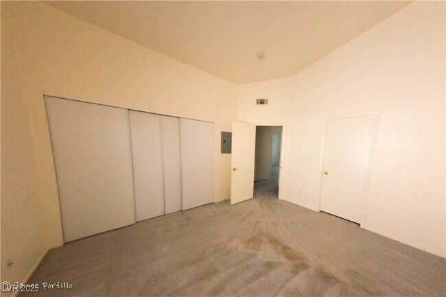 Building Photo - 350 S Durango Dr