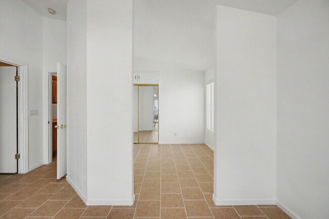Building Photo - 2054 Cardigan Ave