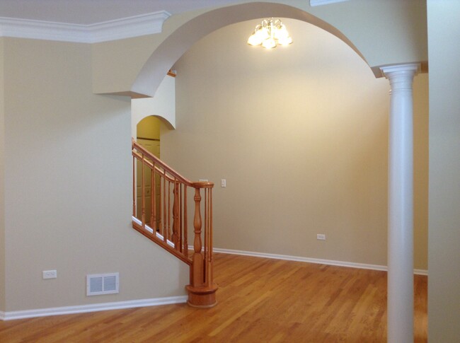 Building Photo - 3801 Cherry Tree Ln